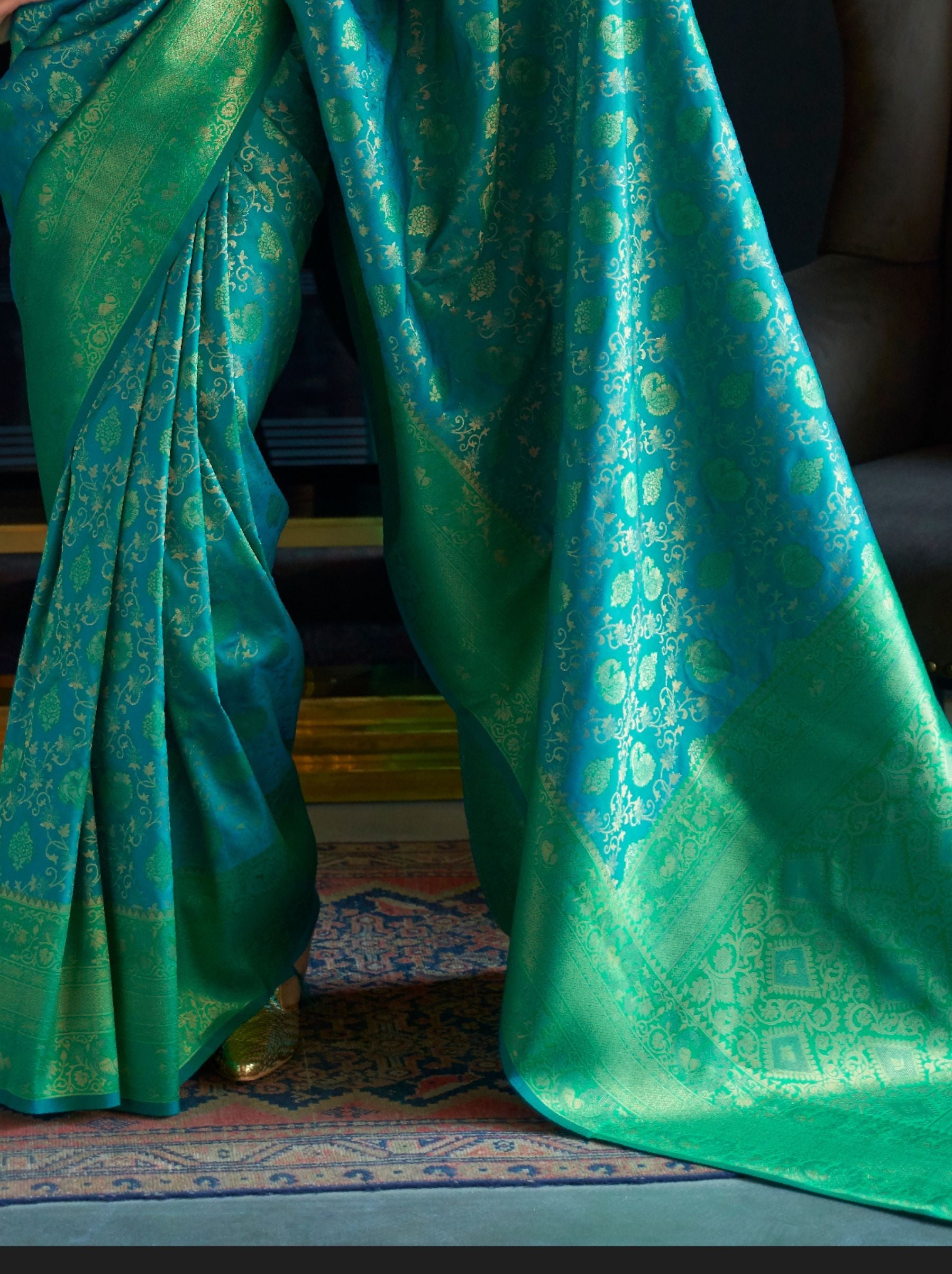 Pine Green Soft Silk Handloom Weaving Party Saree - TrendOye