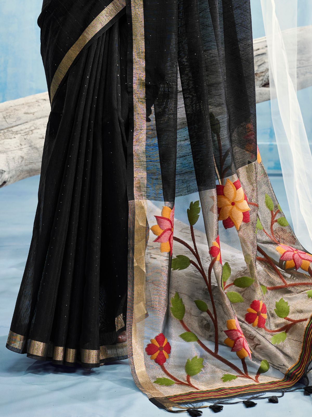 Black Pure Munga Silk Ethnic Saree With Floral Work