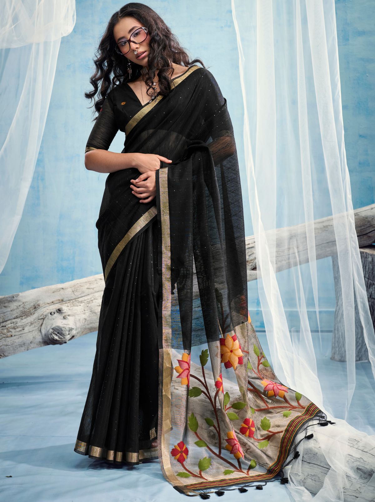Black Pure Munga Silk Ethnic Saree With Floral Work