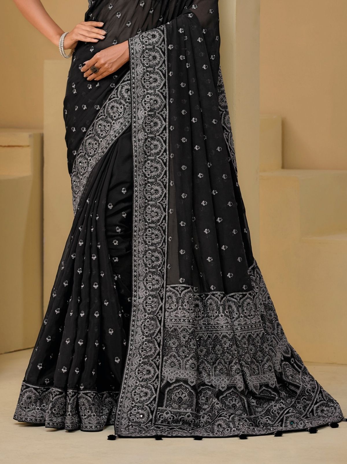 Black-White Premium Wedding Designer Saree - TrendOye