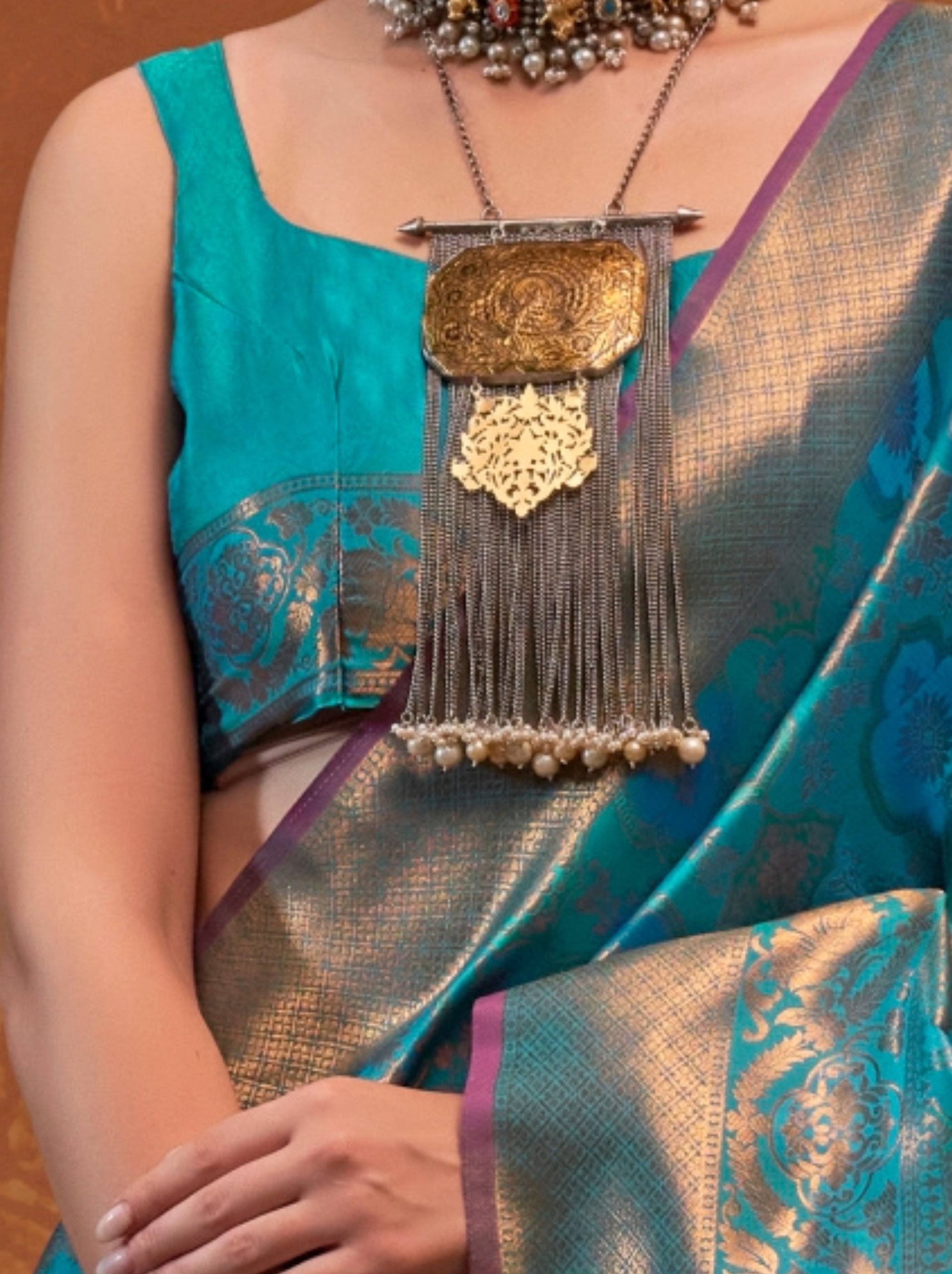 Yale Blue Handloom Weaving Silk Festive Saree With Blouse Piece - TrendOye