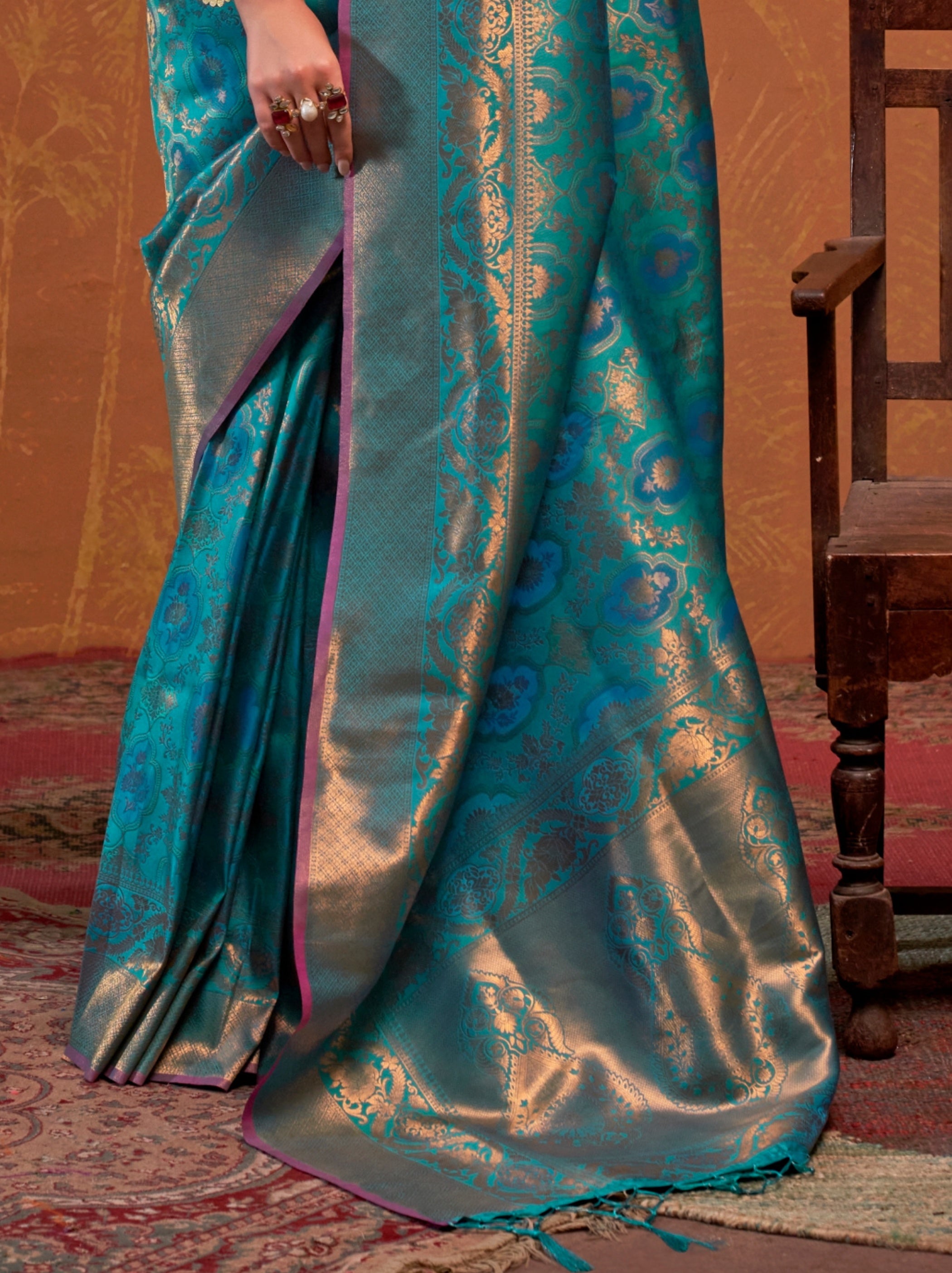 Yale Blue Handloom Weaving Silk Festive Saree With Blouse Piece - TrendOye