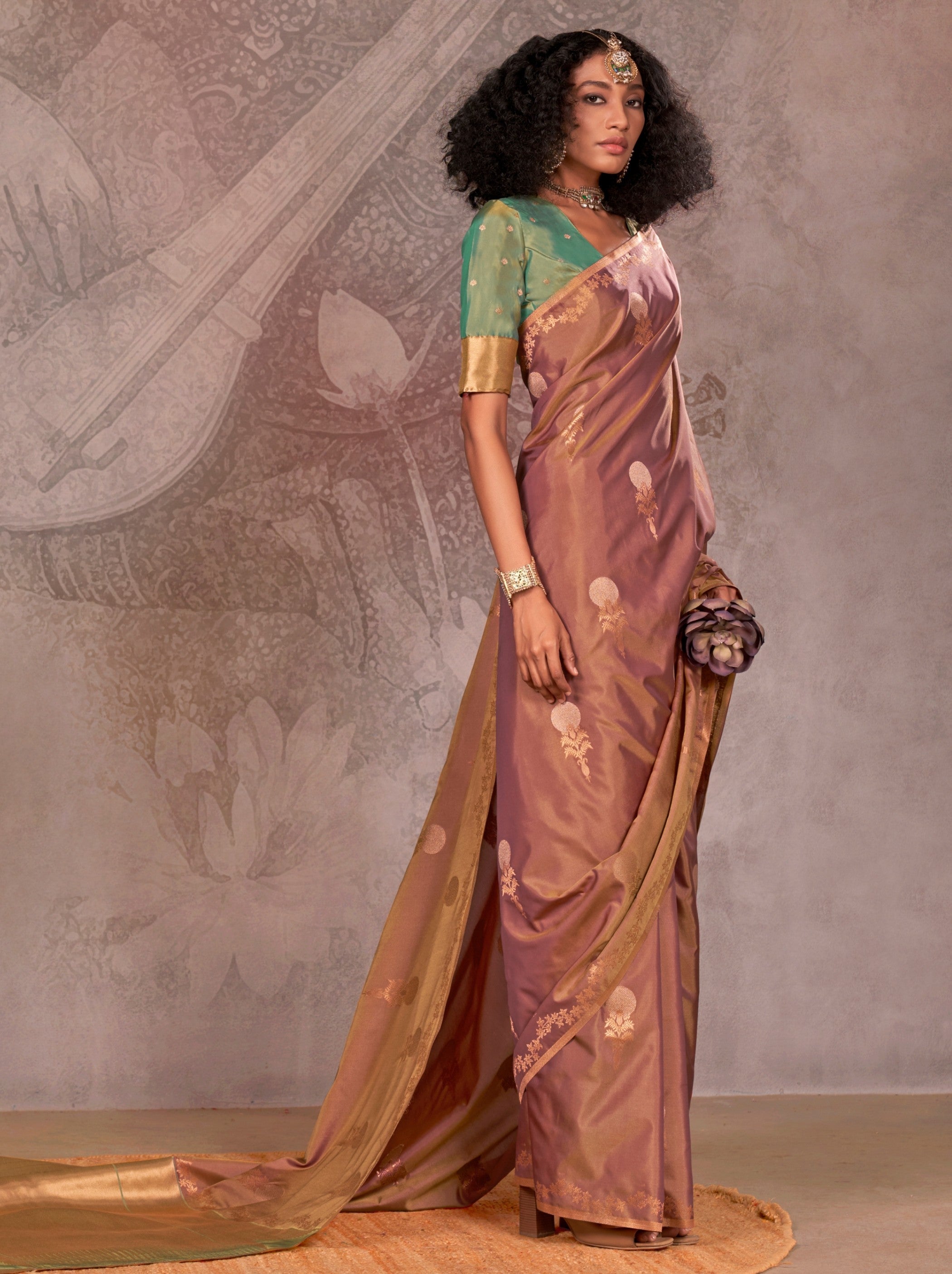 Rose Gold Designer Two Tone Handloom Silk Saree With Zari Work - TrendOye