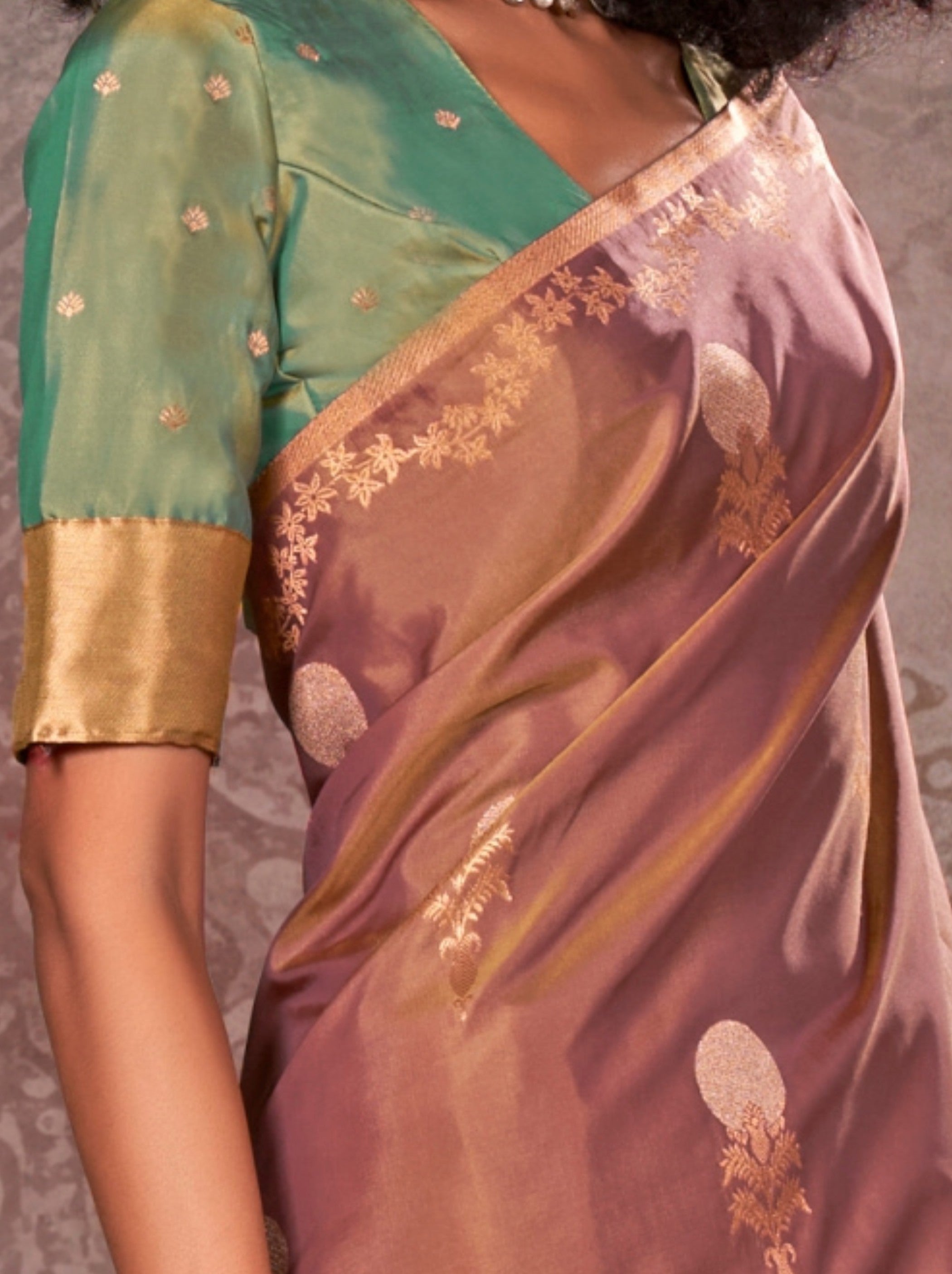 Rose Gold Designer Two Tone Handloom Silk Saree With Zari Work - TrendOye