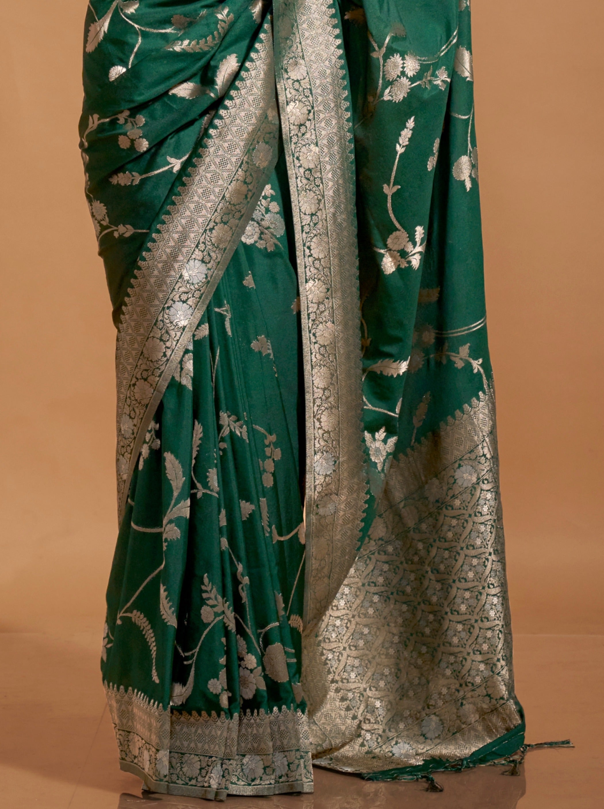 Forest Green Premium Georgette Saree With Unstitched Blouse - TrendOye