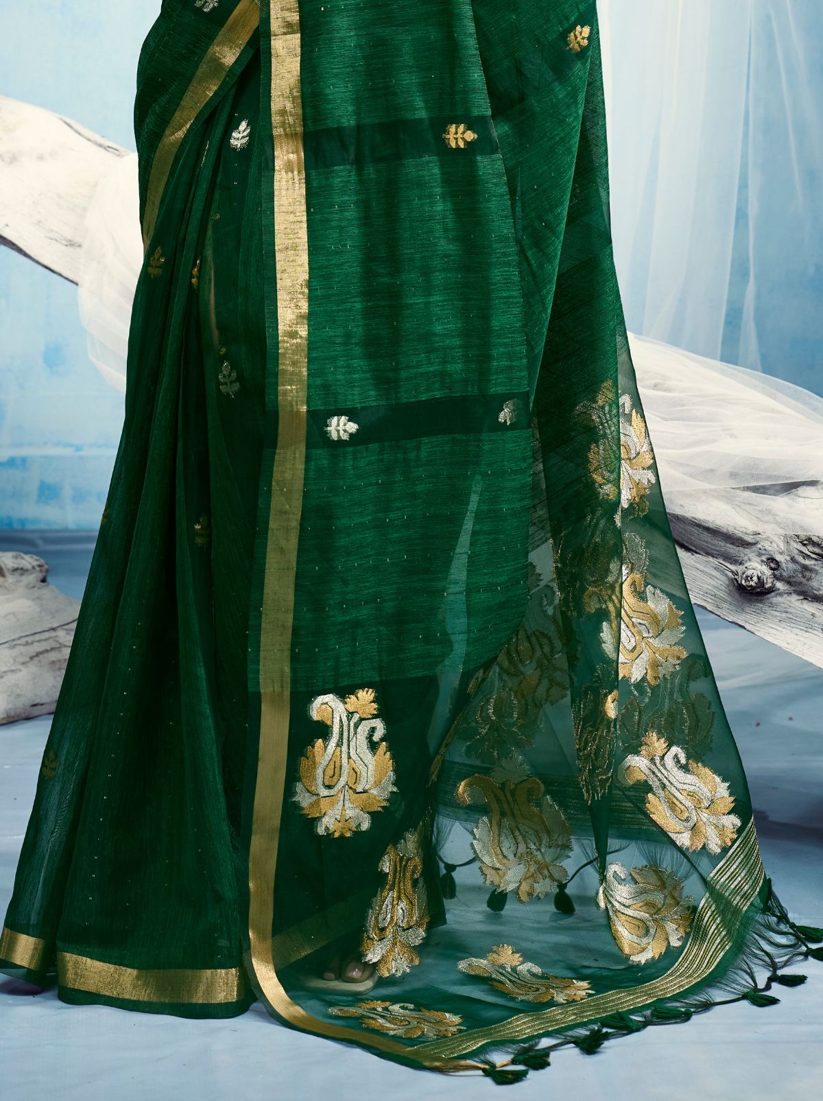 Sacramento Green Premium Munga Silk Ethnic Saree With Tassels