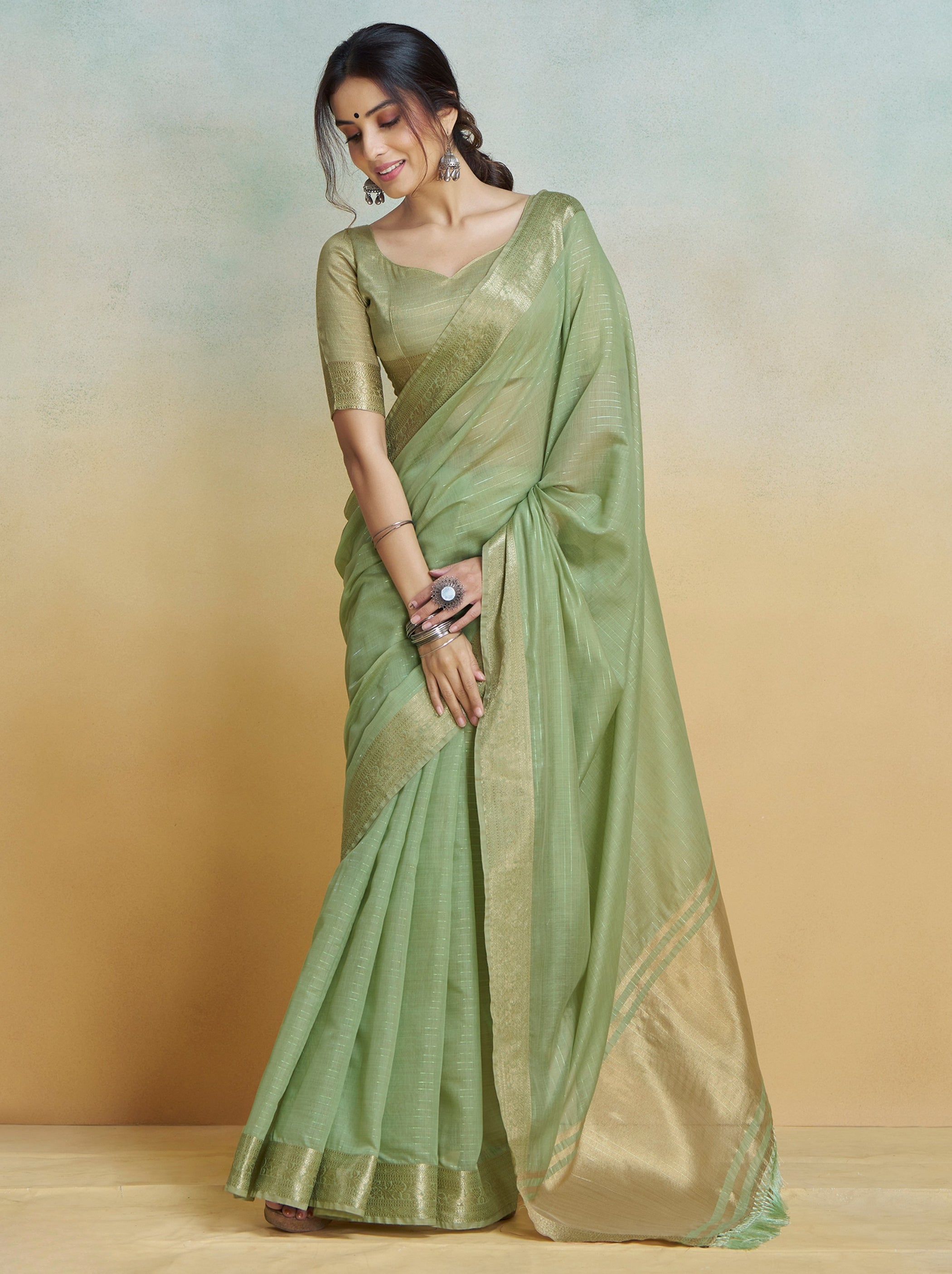 Sage Green Handloom Silk Saree With Blouse Piece