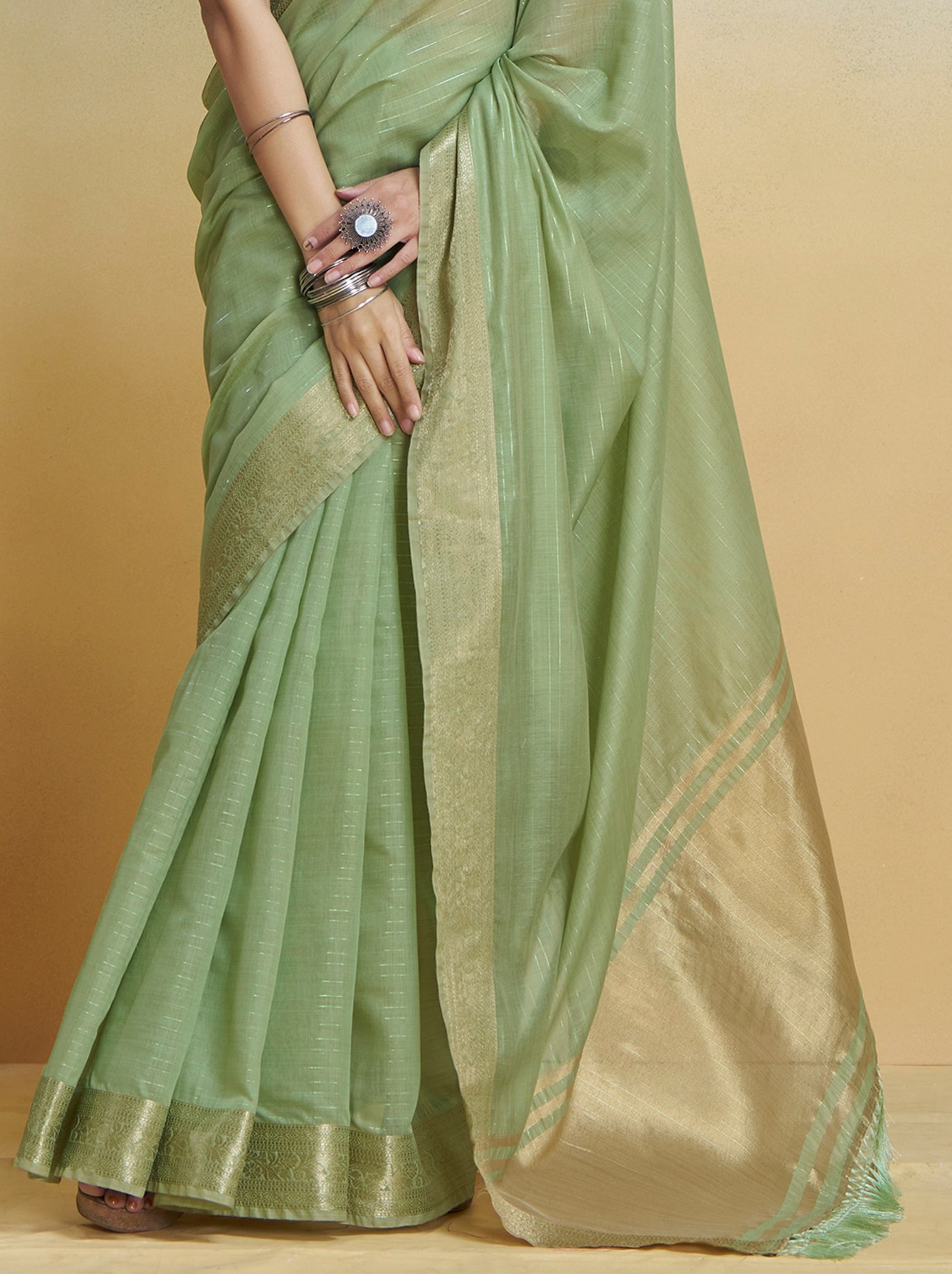 Sage Green Handloom Silk Saree With Blouse Piece