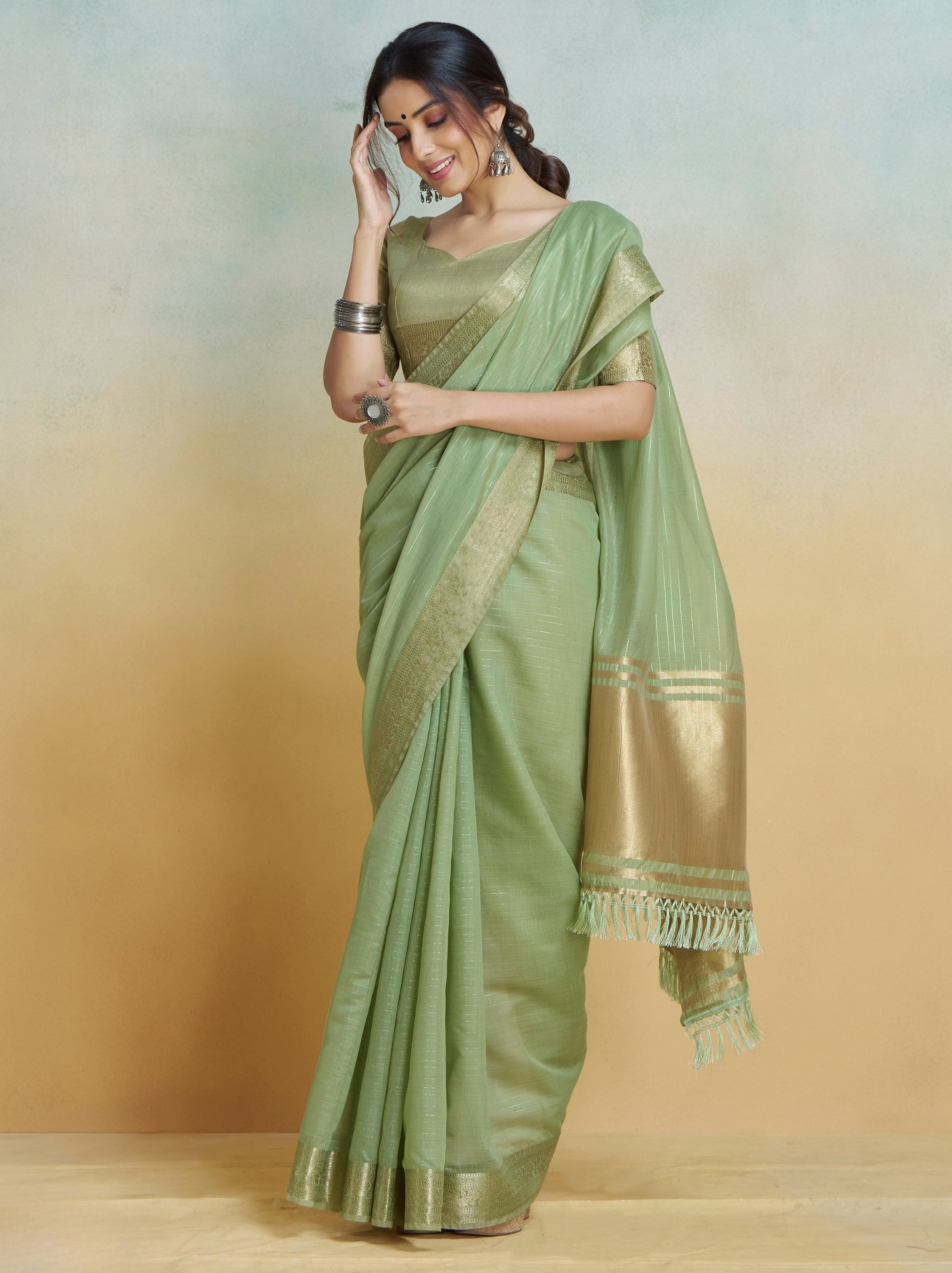 Sage Green Handloom Silk Saree With Blouse Piece