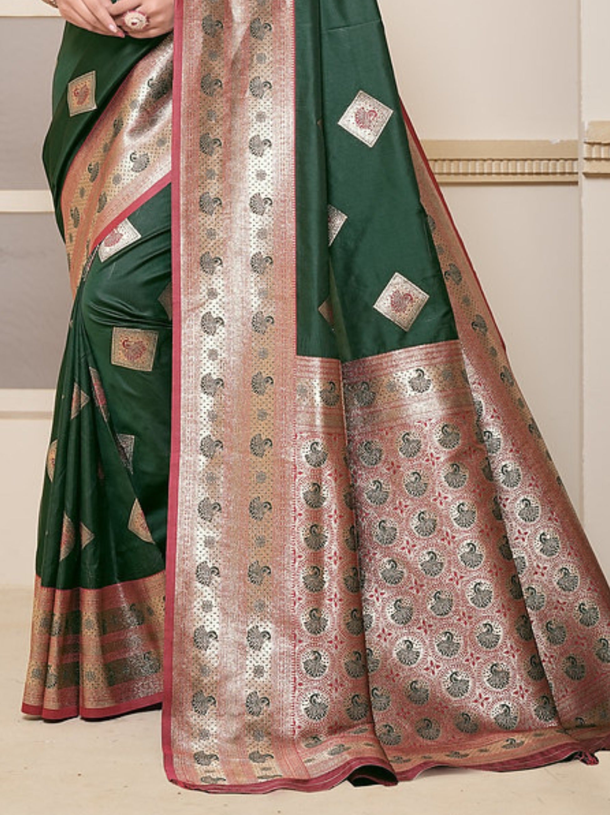 Sacramento Green Soft Silk Paithani Saree With Contrast Blouse Piece - TrendOye