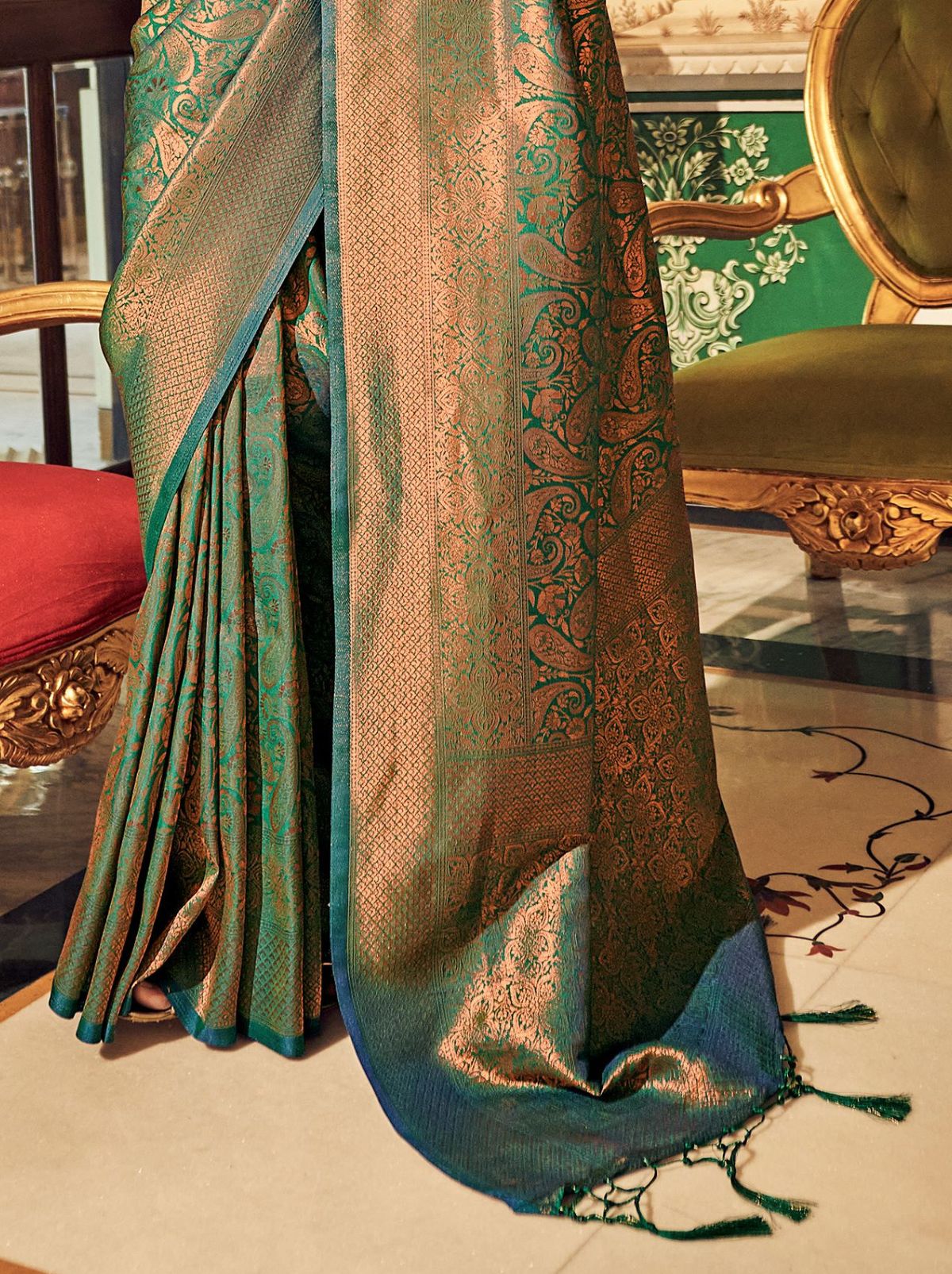 Peacock Green Soft Silk Zari Weaving Saree With Blouse Piece