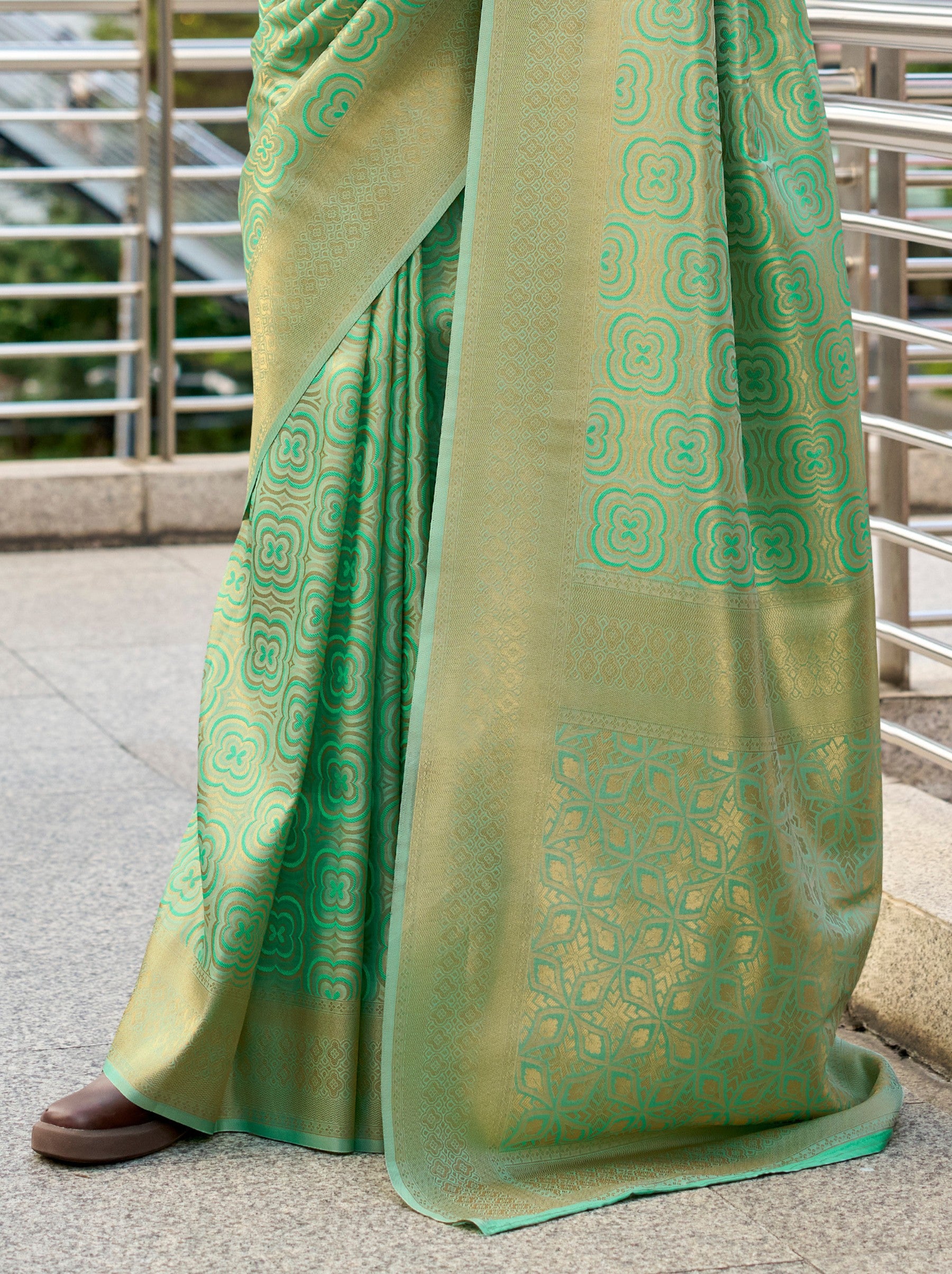 Emerald Green Kanjivaram Festive Saree - TrendOye