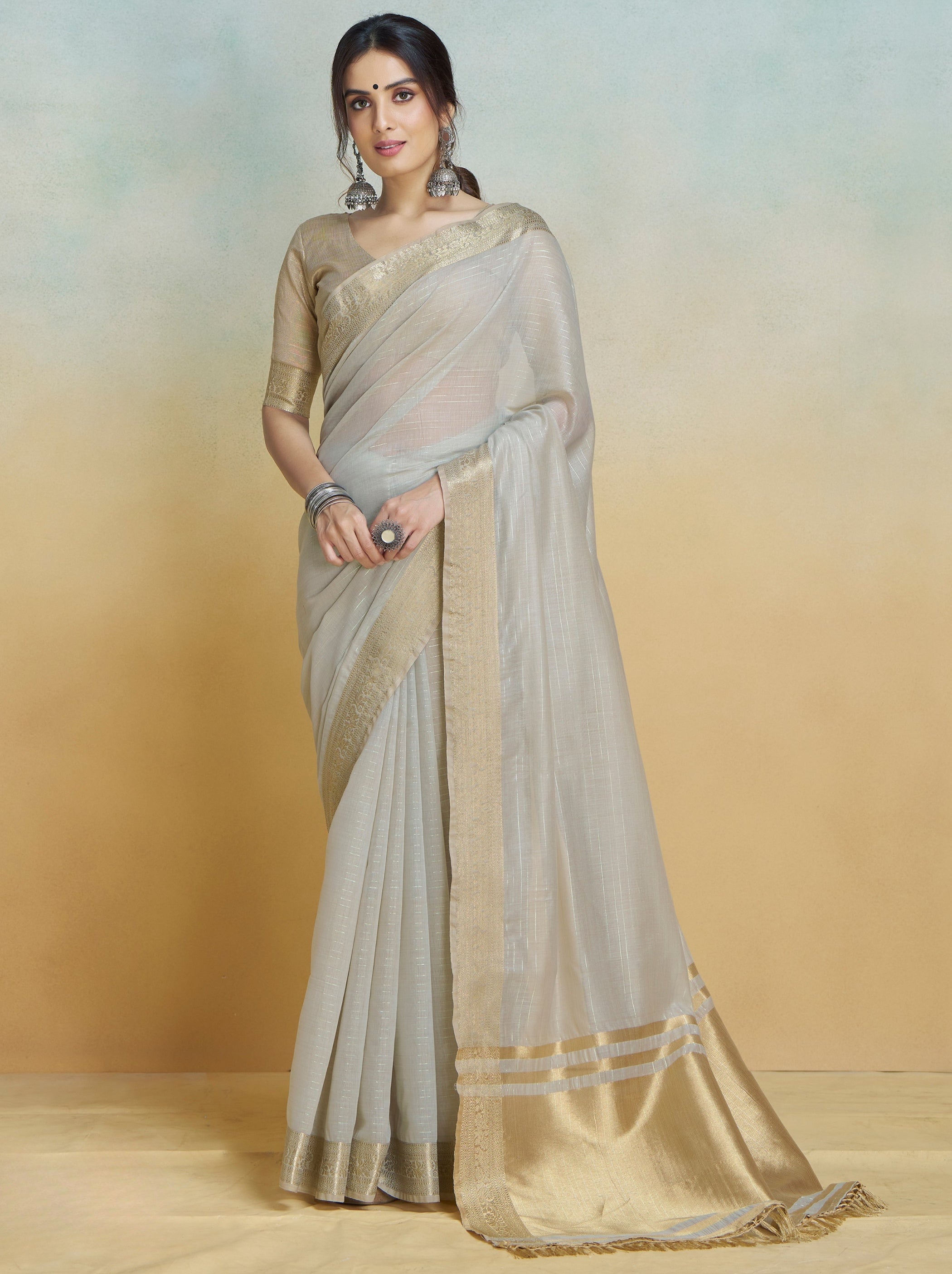 Pearl Grey Handloom Silk Saree With Blouse Piece - TrendOye