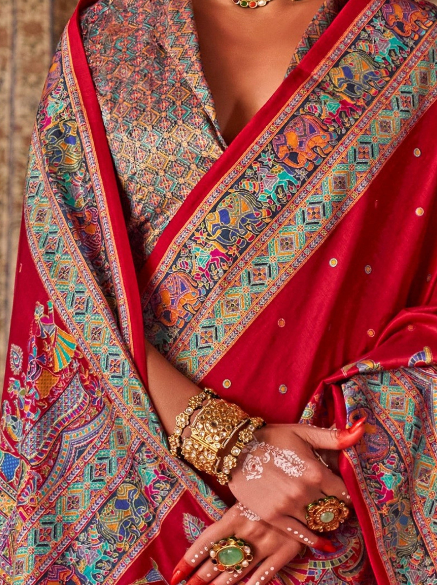 Apple Red Premium Silk Saree With Traditional Pattern - TrendOye