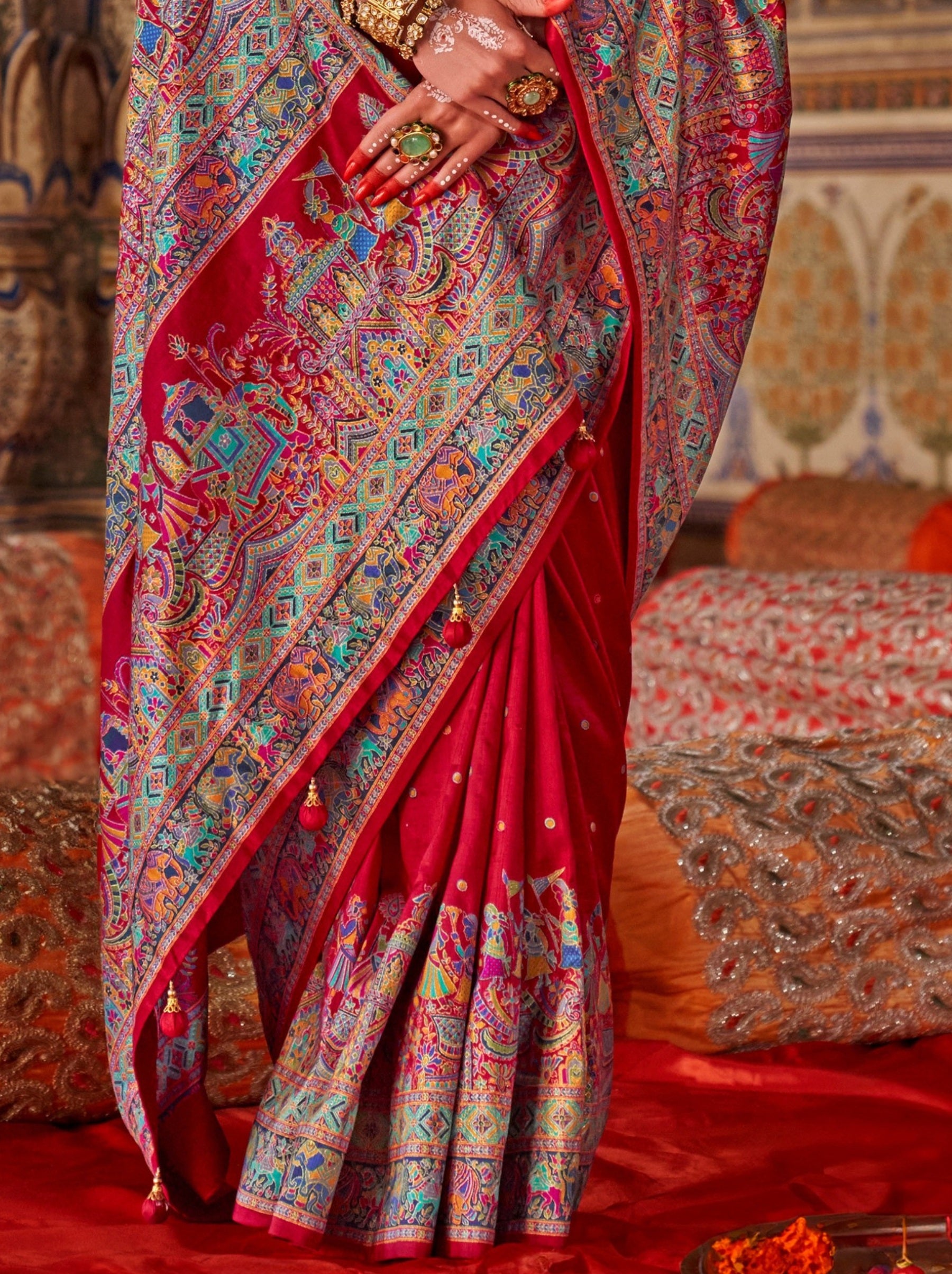 Apple Red Premium Silk Saree With Traditional Pattern - TrendOye