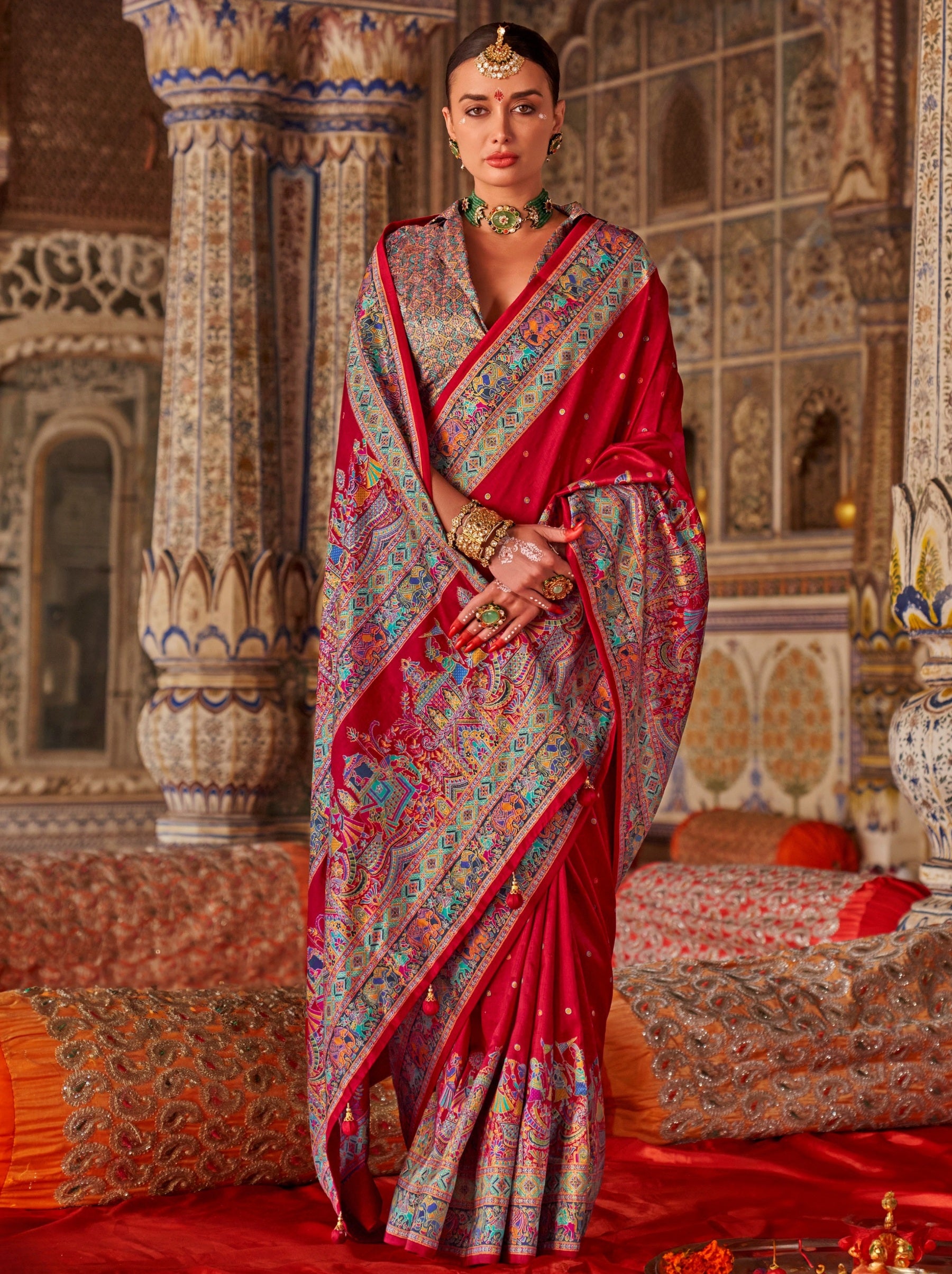 Apple Red Premium Silk Saree With Traditional Pattern - TrendOye