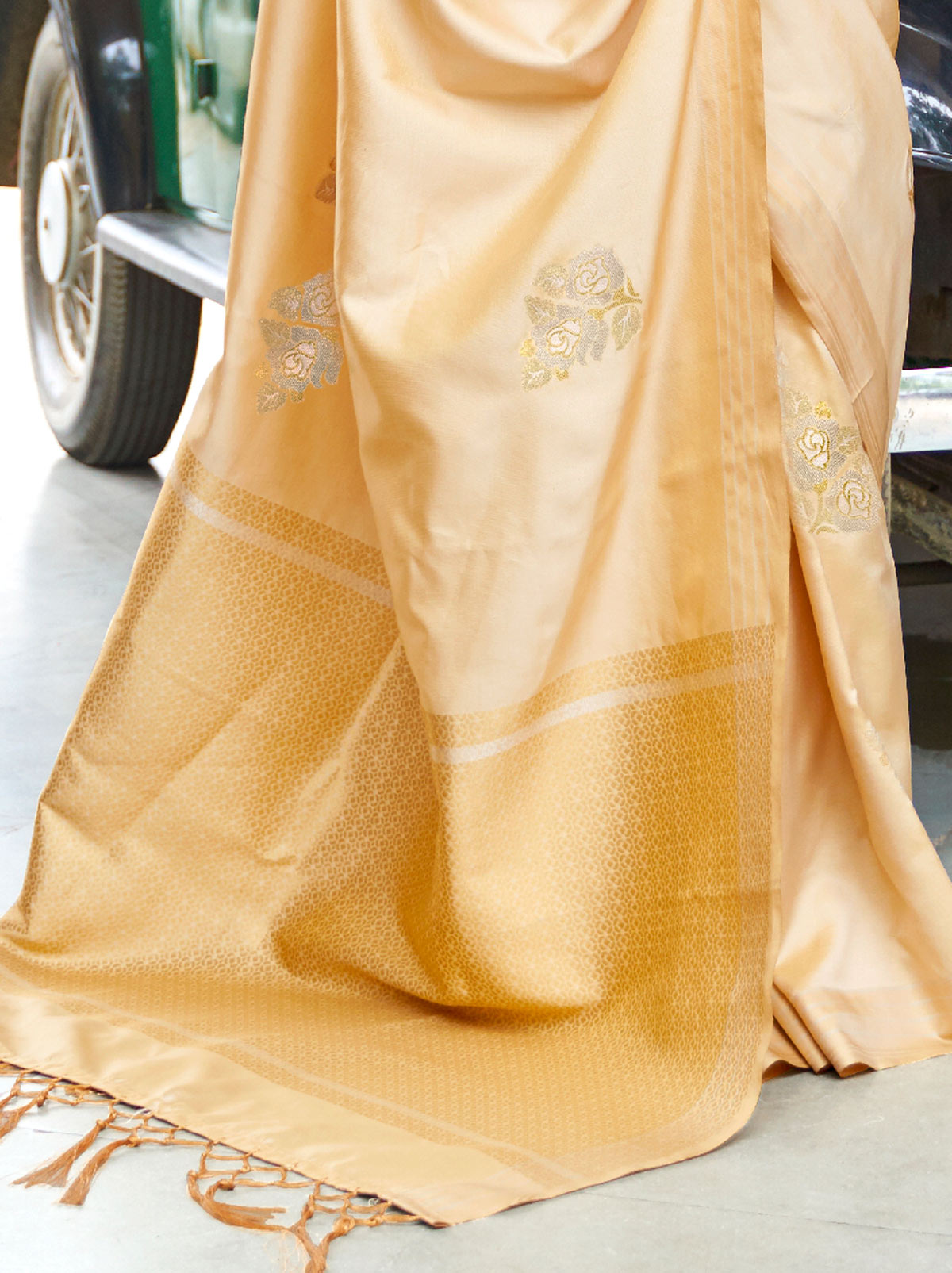 Dazzling Golden Silk Saree With Weaved Motifs - TrendOye
