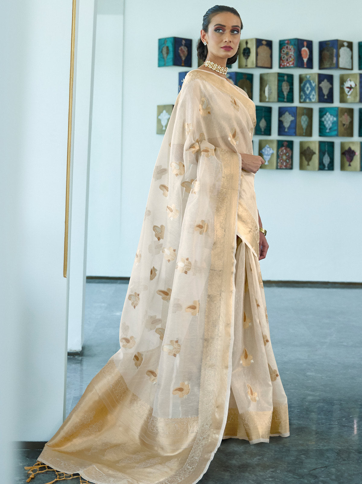 Regal Daisy Organza Saree With Golden Zari Work - TrendOye