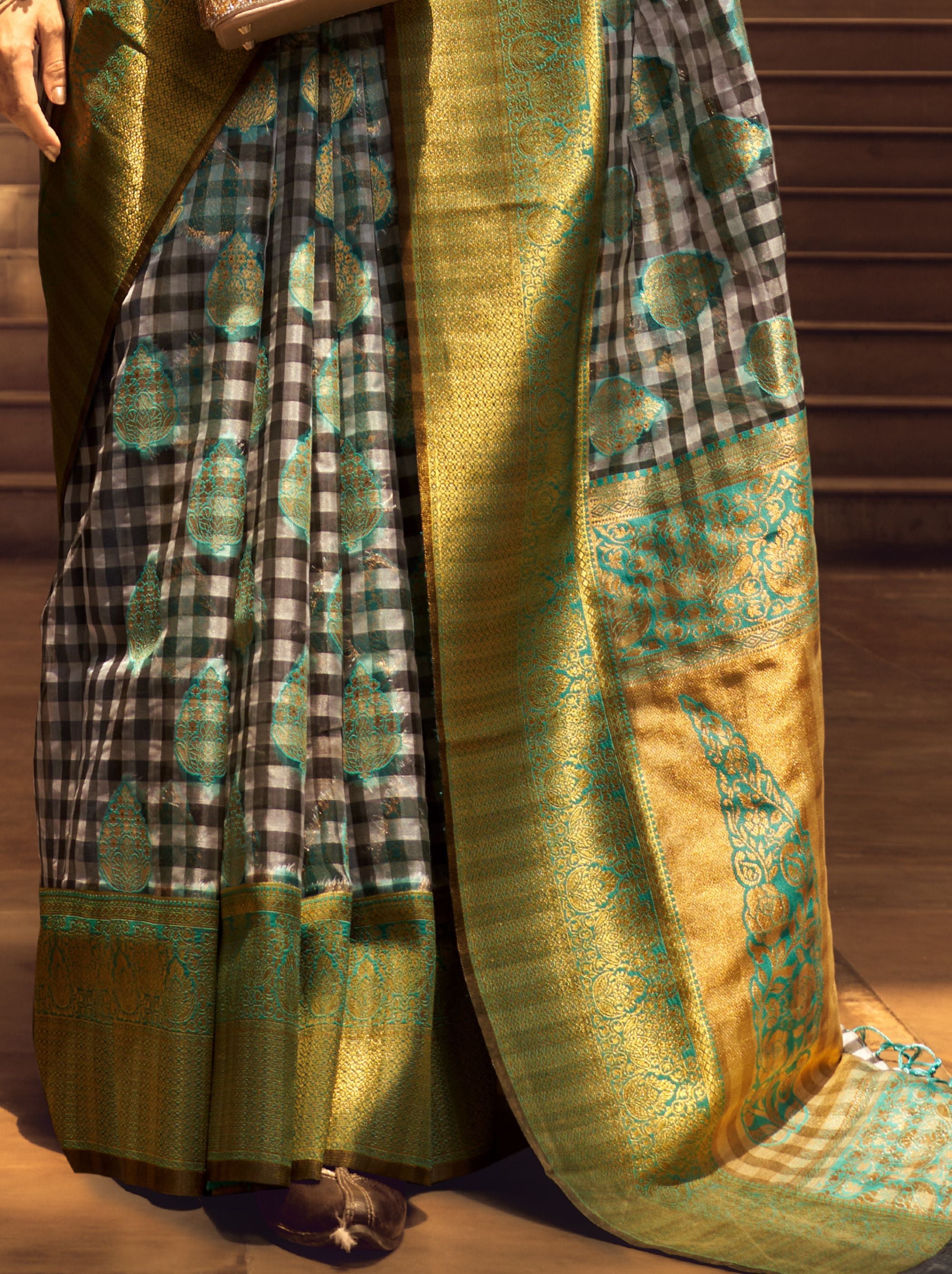 Green Grey Organza Checkered premium Saree - TrendOye