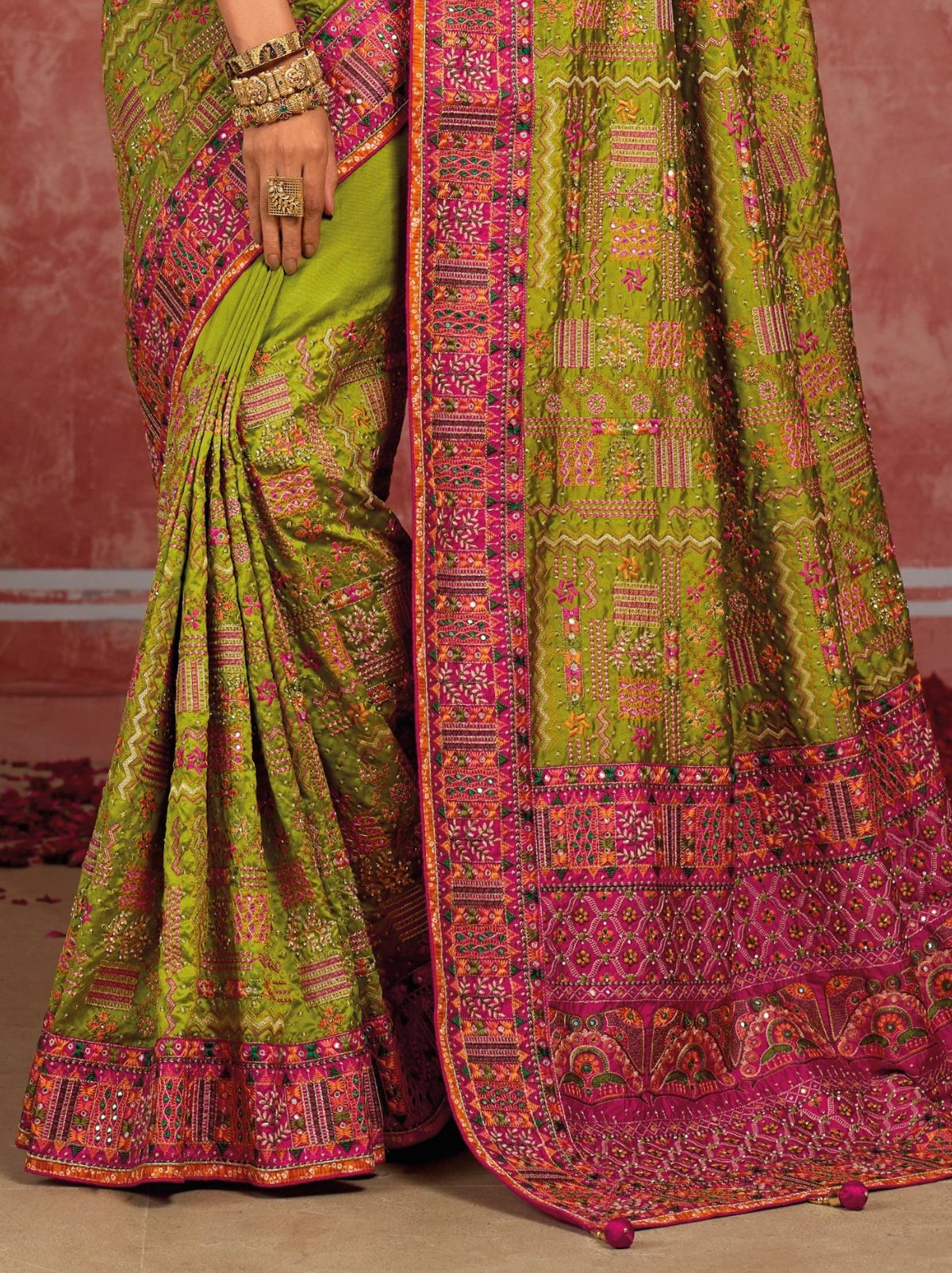 Apple Green Luxurious Premium Silk Saree With Intricate Embroidery