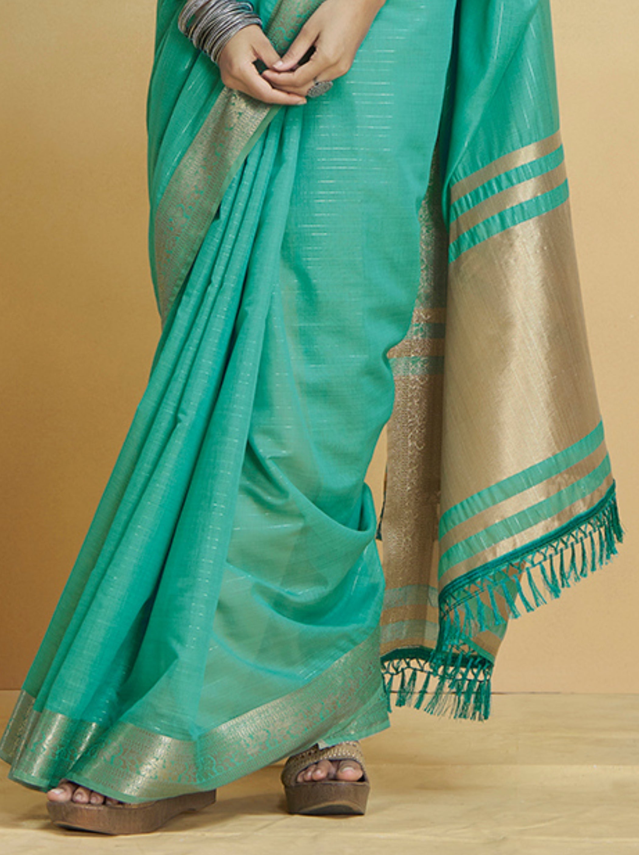 Jungle Green Handloom Silk Saree With Blouse Piece