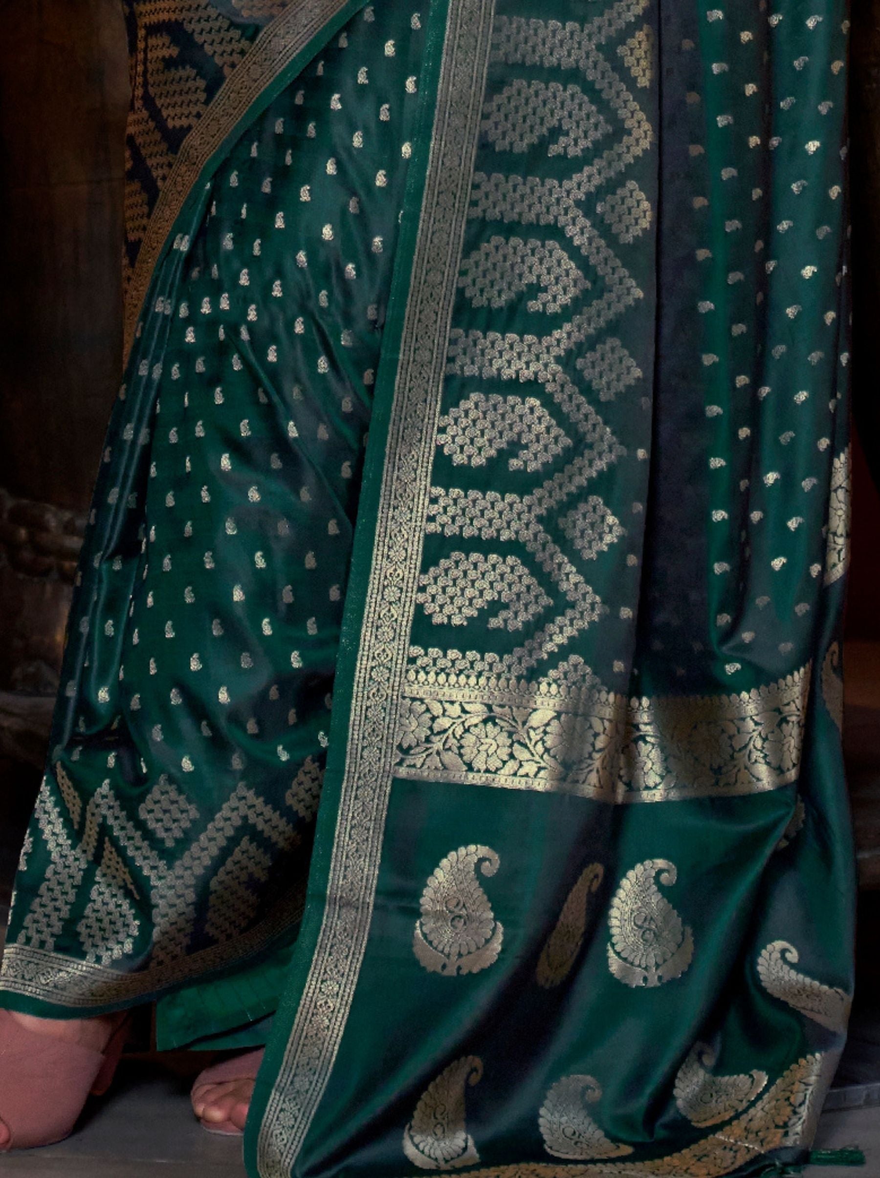 Sacramento Green Handwoven Satin Silk Designer Saree - TrendOye