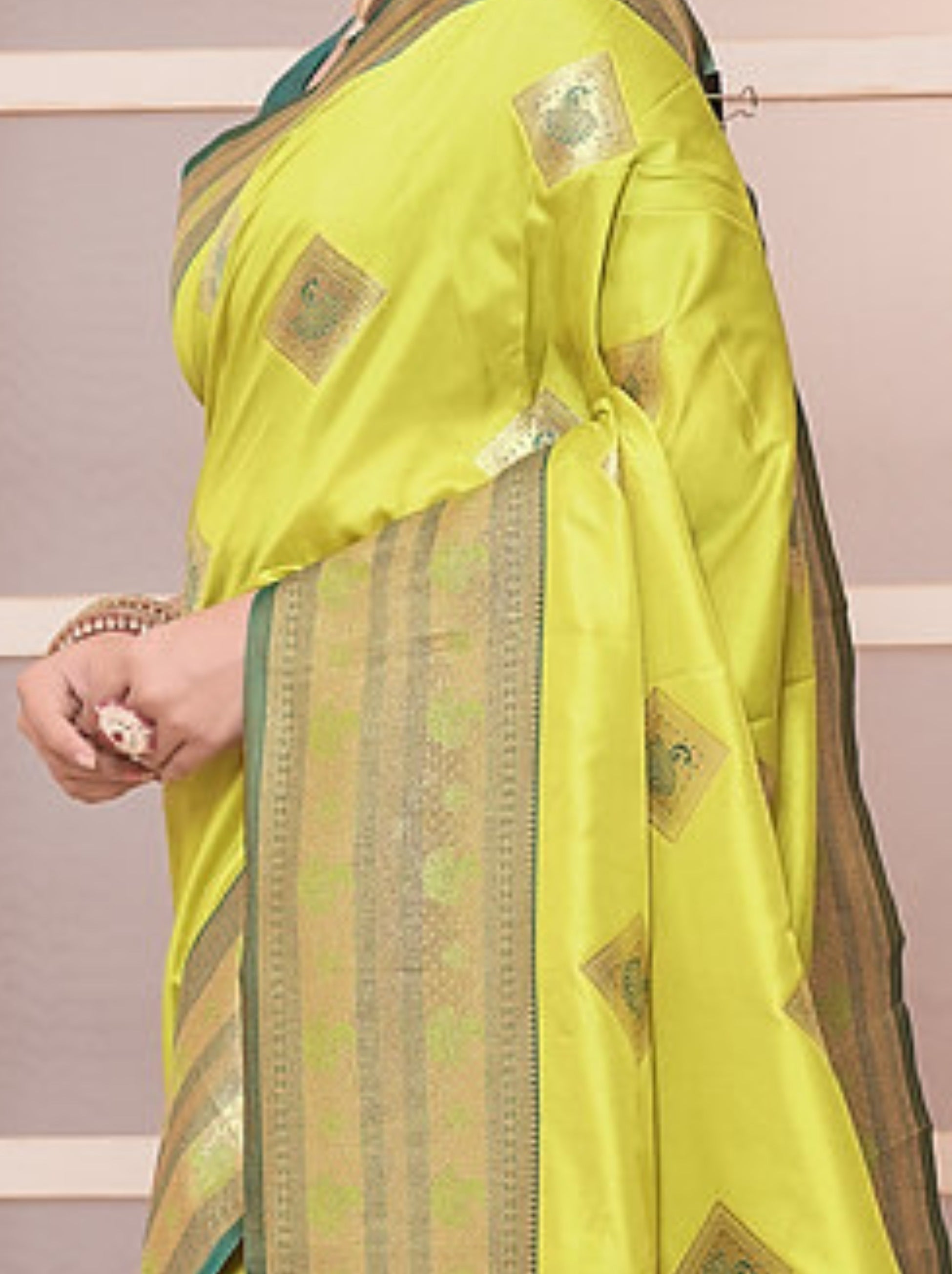 Apple Green Soft Silk Paithani Saree With Contrast Blouse Piece - TrendOye