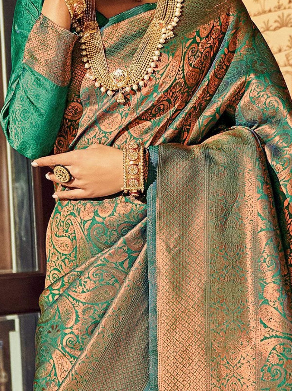 Peacock Green Soft Silk Zari Weaving Saree With Blouse Piece