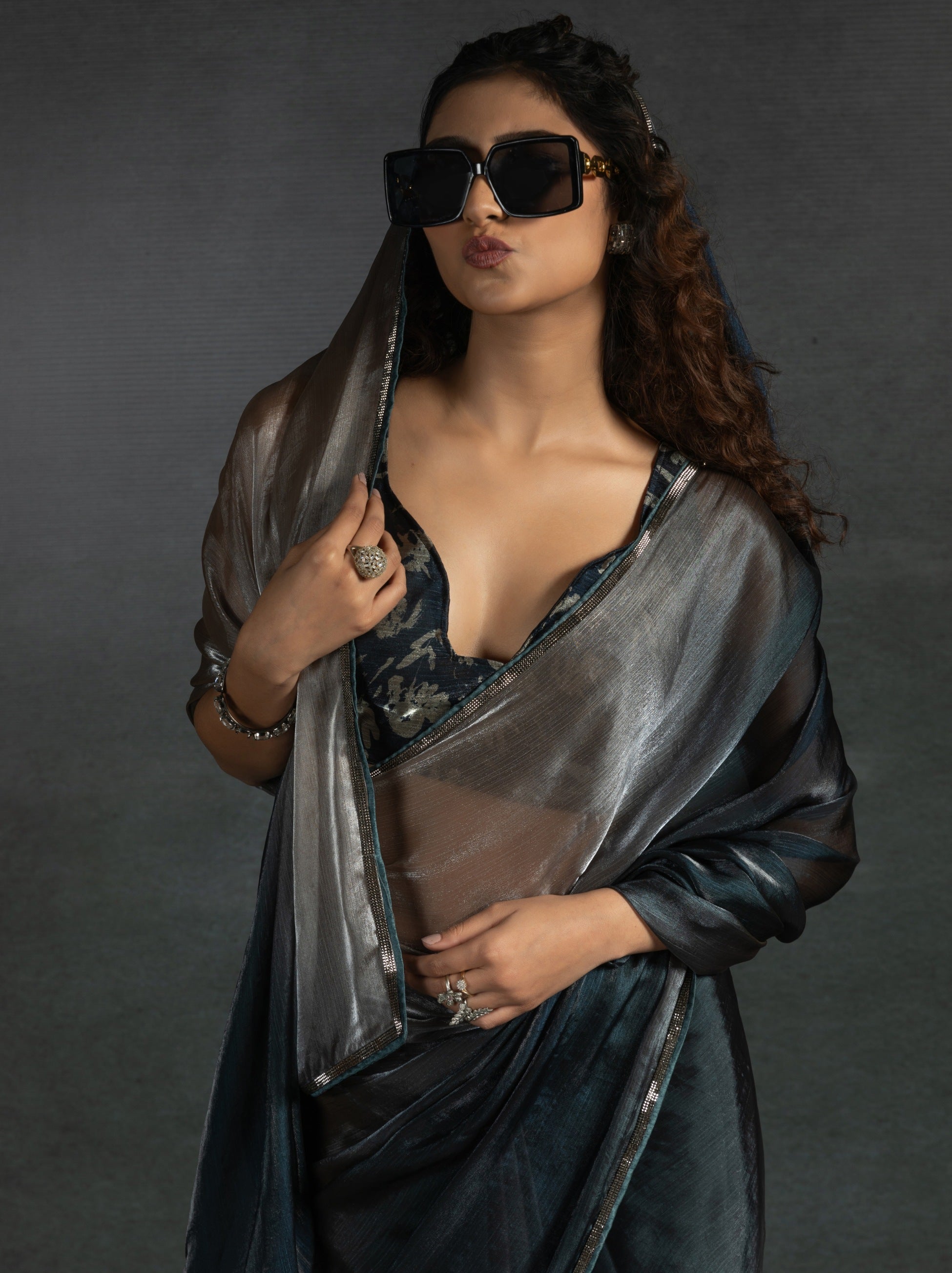 Metallic Dual Tone Beige-Black Designer Ready to Wear Saree