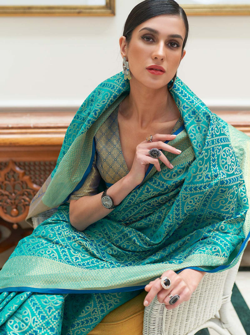 Glimpse of Green TrendOye Saree With Unstitched Blouse Fabric - TrendOye