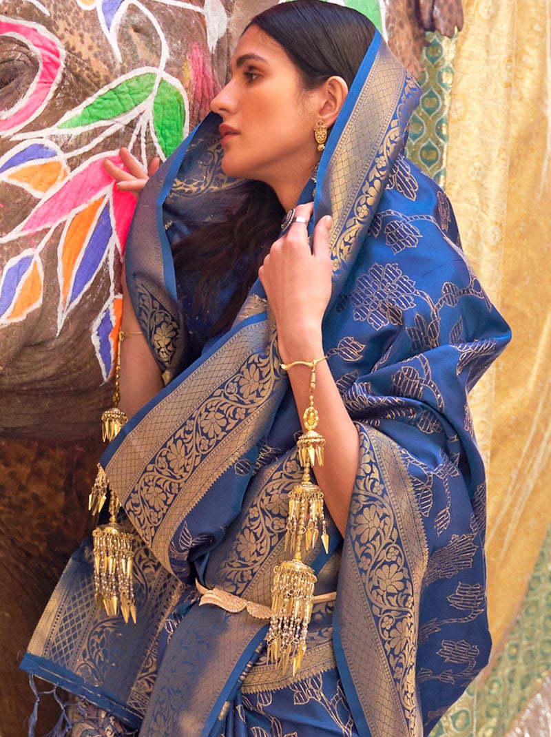 Blue Kanjivaram Silk Blend Saree With Unstitched Blouse - TrendOye